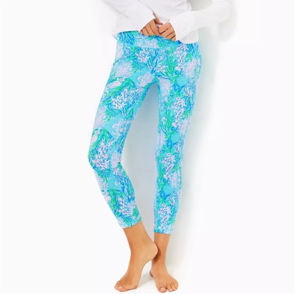 Lilly Pulitzer UPF 50+ Luxletic 24" Weekender High Rise Midi Legging - Picture 2 of 10